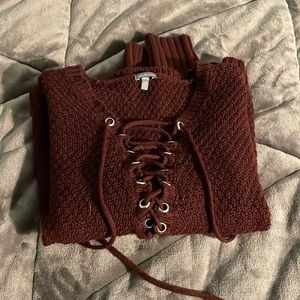 maroon sweater